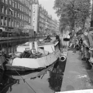 Woonschuit aan Lijnbaansgracht in Amsterdam gezonken, Bestanddeelnr 914-3983