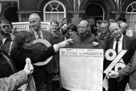 Woonlasten Overleg Ned. (WON) overhandigt petitie aan Kamercom. Volkshuisvesting, Bestanddeelnr 932-8836