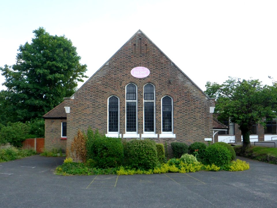 Woodmansterne Baptist Church, Pine Walk, Woodmansterne (July 2013) (1)