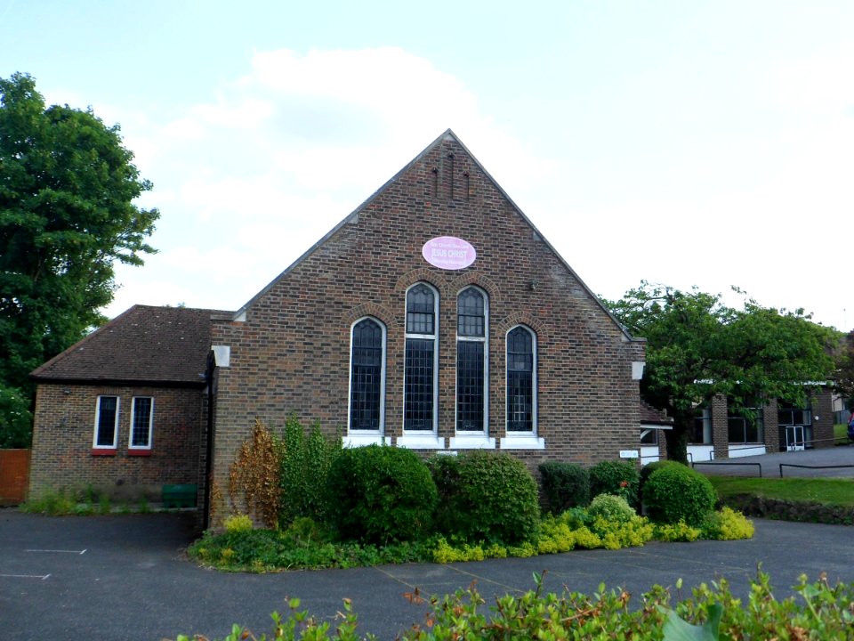 Woodmansterne Baptist Church, Pine Walk, Woodmansterne (July 2013) (2)