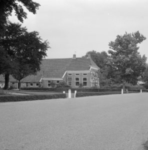 Woonhuis van H.D. Haan aan de Hoofdweg 34 te Hellum, Bestanddeelnr 250-8055