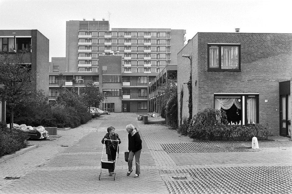 Woonwijken, voetgangers, Bestanddeelnr 931-7634