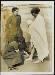 Work of the WAAC Womens Army Auxiliary Corps in France - a bathing parade., Bestanddeelnr 158-0018