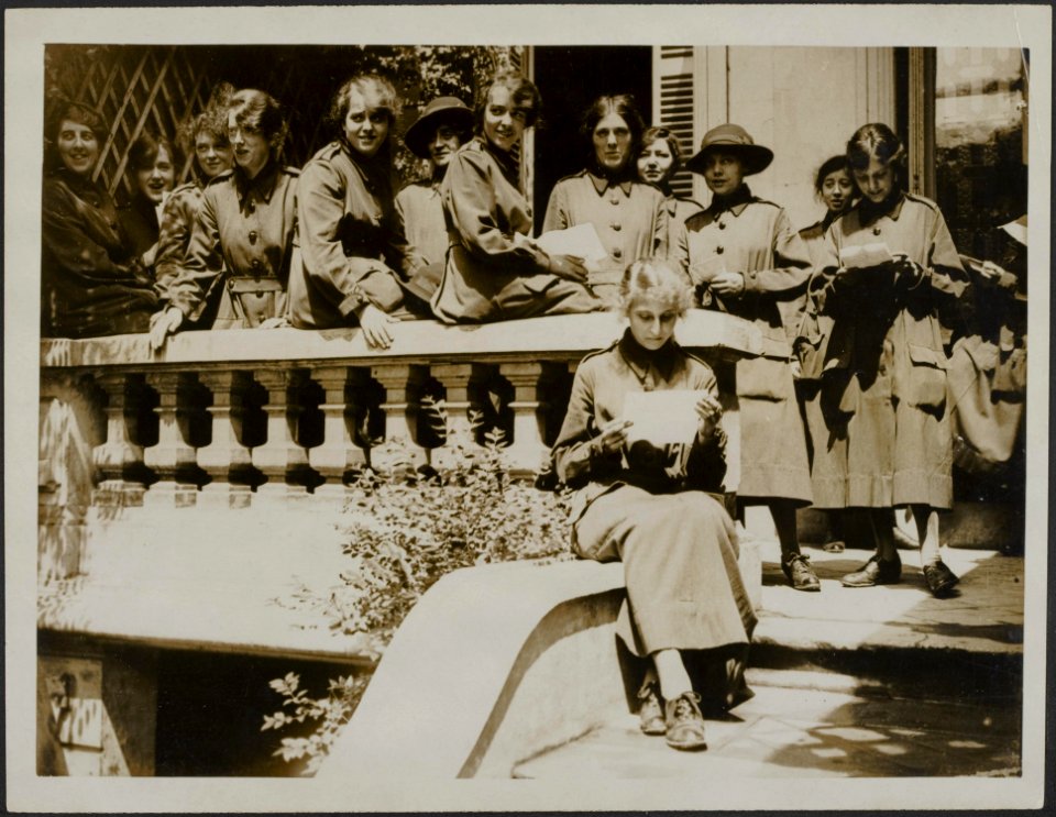 Work of the WAAC Womens Army Auxiliary Corps in France - Arrival of the mail., Bestanddeelnr 158-1725