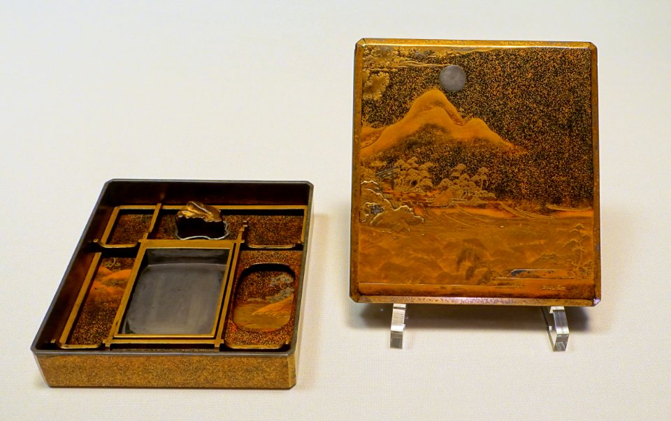 Writing box with Sumiyoshi landscape, Japan, Muromachi period, 1500s AD, maki-e lacquer - Tokyo National Museum - Tokyo, Japan - DSC08856