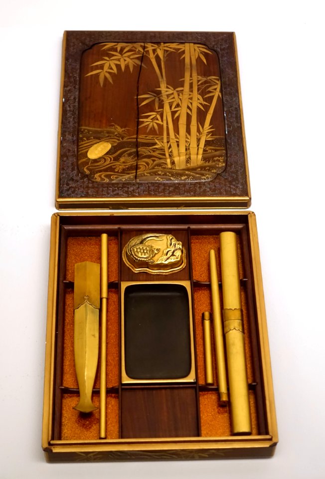 Writing set with turtles and bamboo, Japan, Edo period, wood, gold and silver maki-e, mother-of-pearl, gilt copper - Linden-Museum - Stuttgart, Germany - DSC03566