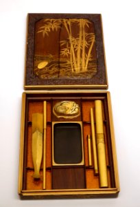 Writing set with turtles and bamboo, Japan, Edo period, wood, gold and silver maki-e, mother-of-pearl, gilt copper - Linden-Museum - Stuttgart, Germany - DSC03566