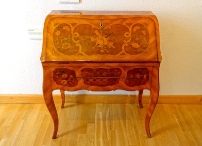 Writing desk, by Johann Georg Fellweck, c. 1775 - Mainfränkisches Museum - Würzburg, Germany - DSC04610