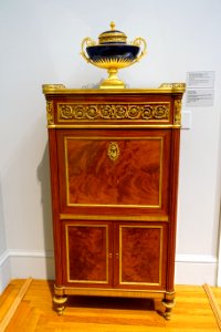 Writing desk, Jean-Henri Riesener, France, c. 1785, oak, mahogany veneer, gilt bronze, marble, leather - California Palace of the Legion of Honor - San Francisco, CA - DSC02741