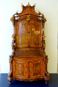 Writing cabinet, Mainz, c. 1760, softwood, walnut, rosewood - Germanisches Nationalmuseum - Nuremberg, Germany - DSC02506