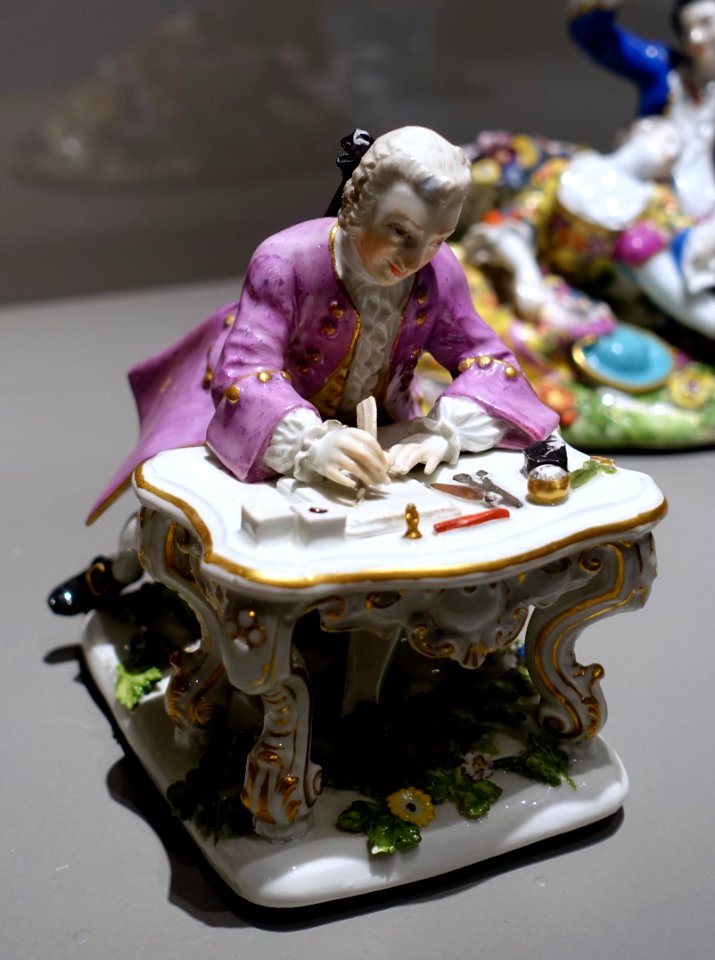 Writing cavalier, Johann Joachim Kaendler, Meissen Porcelain Factory, c. 1740, hard-paste porcelain - Wadsworth Atheneum - Hartford, CT - DSC05166