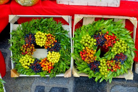 Wreaths at the market in Hauptmarkt - Nuremberg, Germany - DSC01782 photo