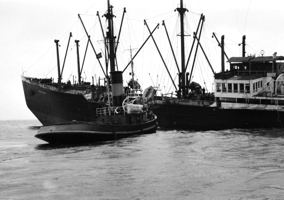 Wrak van de op zaterdag 14 juni 1946 bij Westkapelle op een mijn gelopen stoomsc, Bestanddeelnr 901-8130