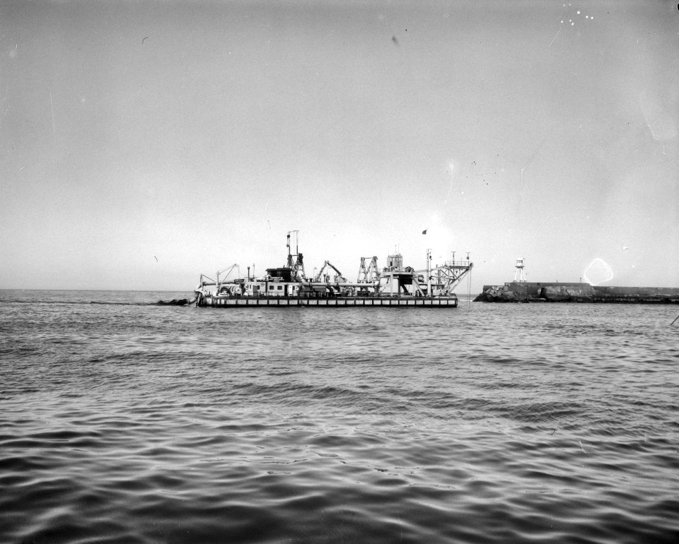 Wrakopruiming tussen pieren IJmuiden, de Engelse zuiger Sea Way, Bestanddeelnr 917-5950