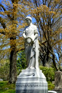 Wreath - Mount Auburn Cemetery - Cambridge, MA - DSC09169