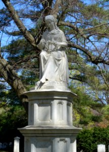 Wreath - Mount Auburn Cemetery - Cambridge, MA - DSC09143