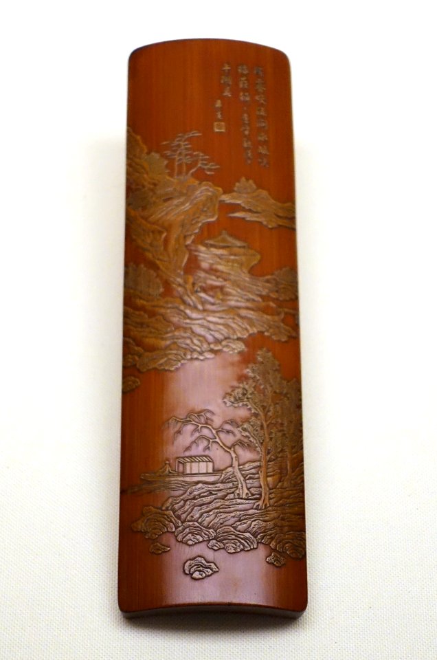 Wrist rest with landscape decoration, by Zhang Xihuang (active 17th century AD), China, bamboo carving - Ethnological Museum, Berlin - DSC02001