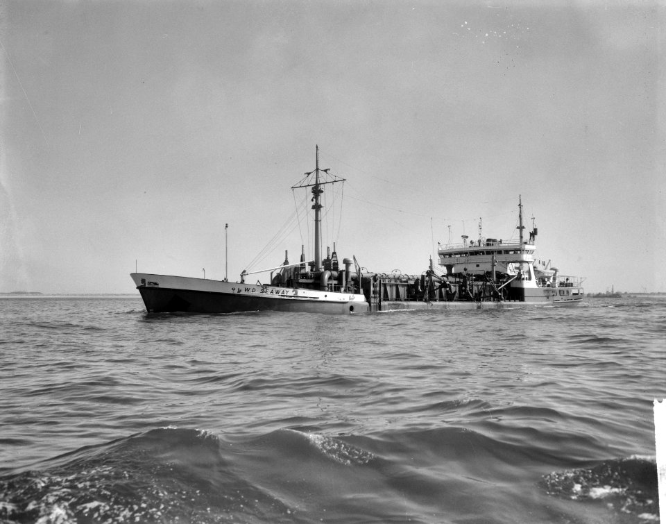 Wrakopruiming tussen pieren IJmuiden, de Engelse zuiger Sea Way die haventoega, Bestanddeelnr 917-5945