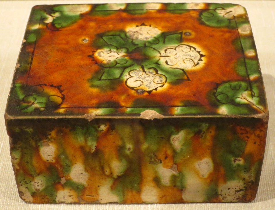 Wrist rest from China, Tang dynasty (618-906), earthenware with sancai glaze, HAA