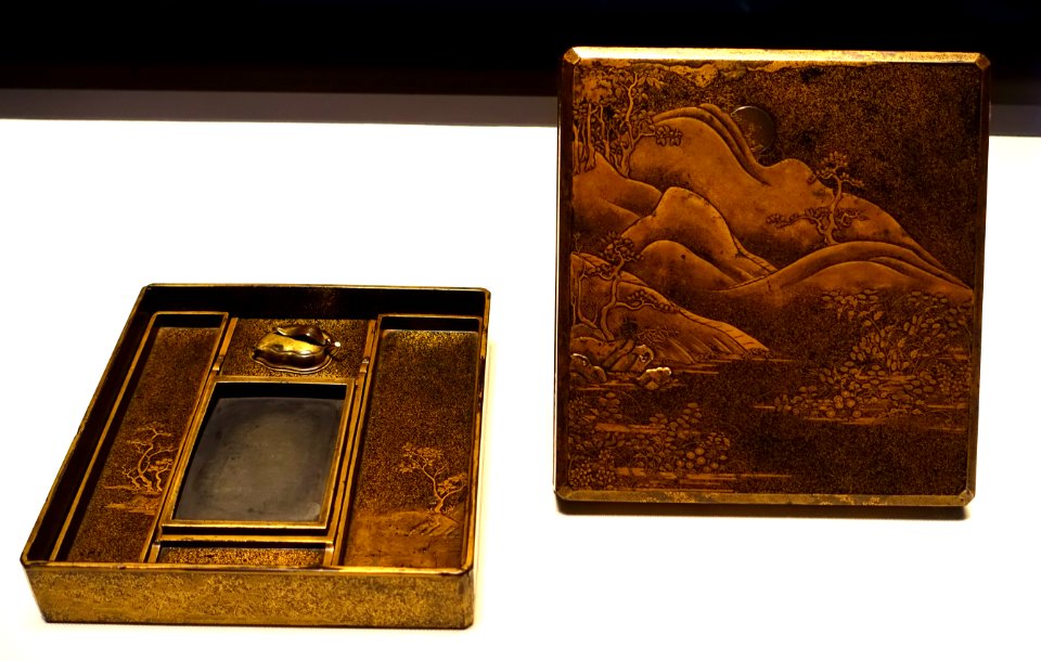 Writing box with scene of Otokoyama poem, Muromachi period, 1400s AD, maki-e lacquer - Tokyo National Museum - Ueno Park, Tokyo, Japan - DSC08697