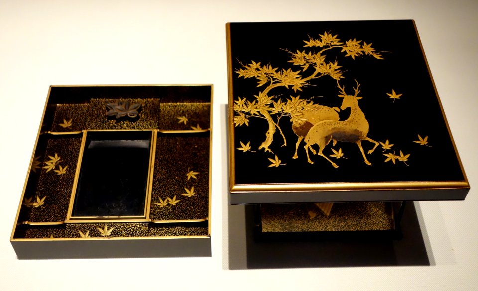 Writing box, Edo period, 18th century, maple and deer design in maki-e lacquer - Tokyo National Museum - DSC05144