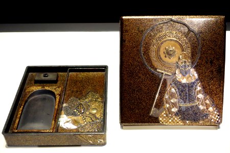 Writing box attributed to Hon'ami Koetsu (1558-1637), Edo period, 17th century, bugaku dance design in maki-e lacquer - Tokyo National Museum - DSC05167
