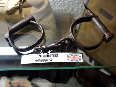 WWI handcuffs, Musée Somme 1916, pic-117