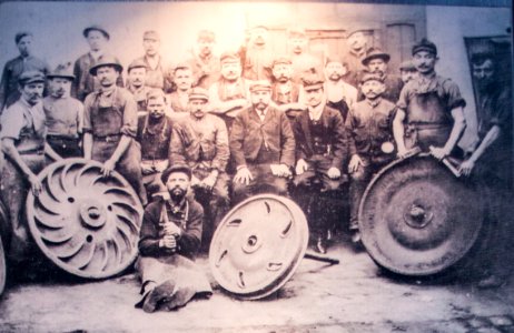 Workers of Ganz parent factory in 1904 photo