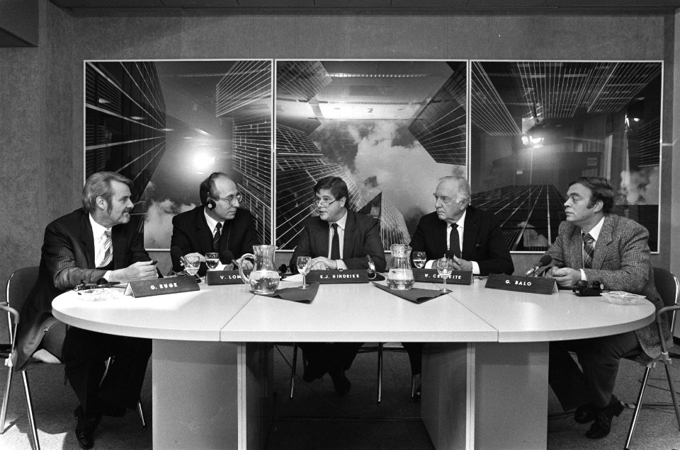 WTC-perscentrum geopend door Walter Cronkite , kop, Bestanddeelnr 933-4649