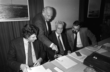 World Employment plan in Haagse Nieuwspoort gepres. rapport behandeld betere wer, Bestanddeelnr 931-1168