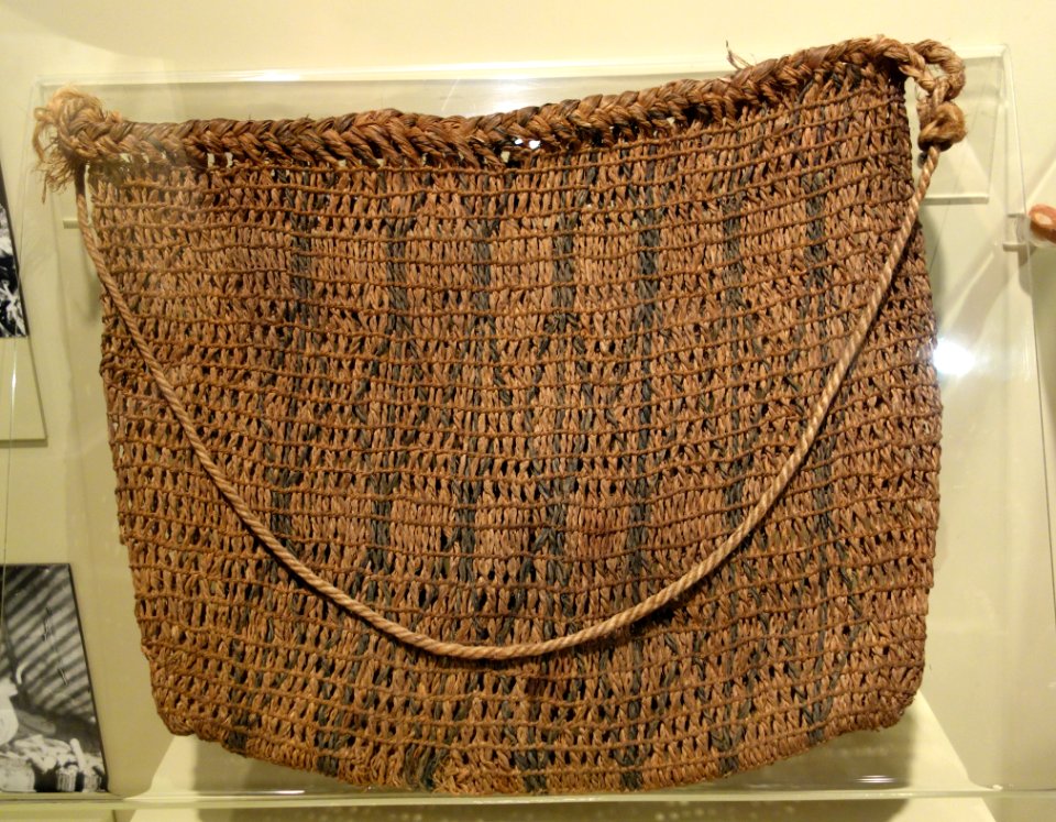 Woven bag for hulling corn kernels - Wisconsin Historical Museum - DSC02894