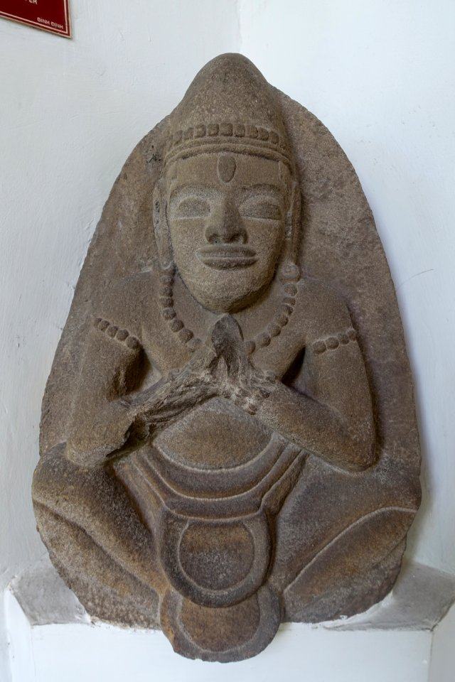 Worshipper, 12th century, Binh Dinh - Museum of Cham Sculpture - Danang, Vietnam - DSC01486