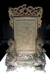 Worshipped picture with dragon shaped base, Bat Trang kiln, Hanoi, Nguyen dynasty, 19th-20th century, white glazed ceramic - National Museum of Vietnamese History - Hanoi, Vietnam - DSC05430