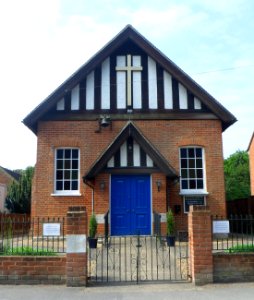Worplesdon United Reformed Church, Perry Hill, Worplesdon (May 2014) (3)