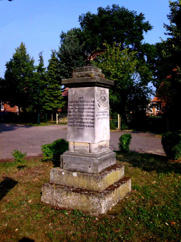 Wustrow Denkmal 2
