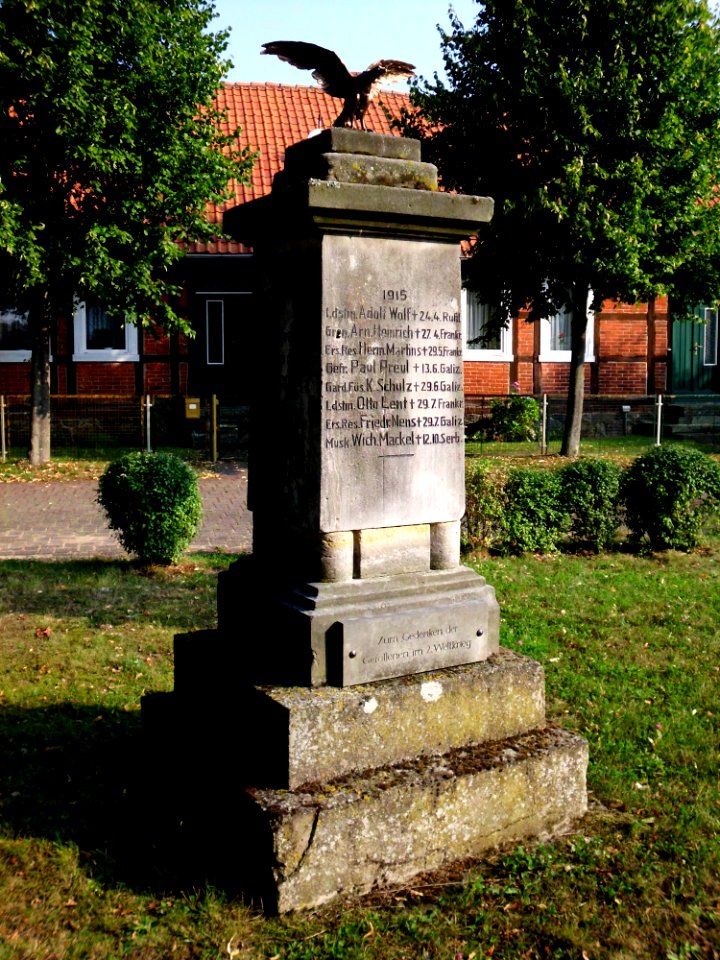 Wustrow Denkmal 1