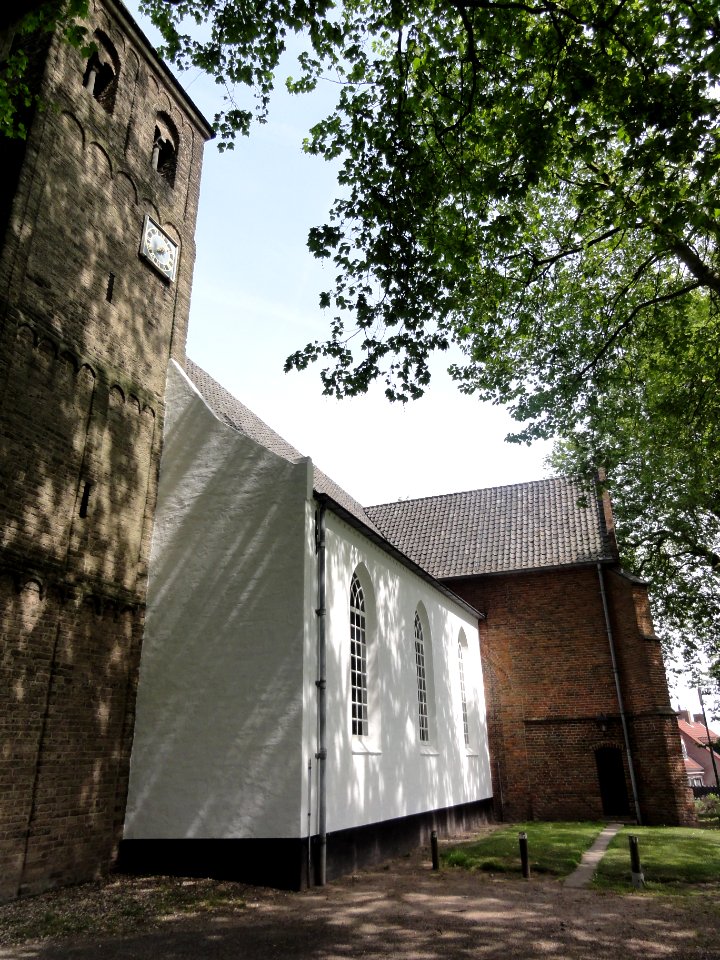 Bemmel Rijksmonument 8937 NH kerk zijkant naar achteren