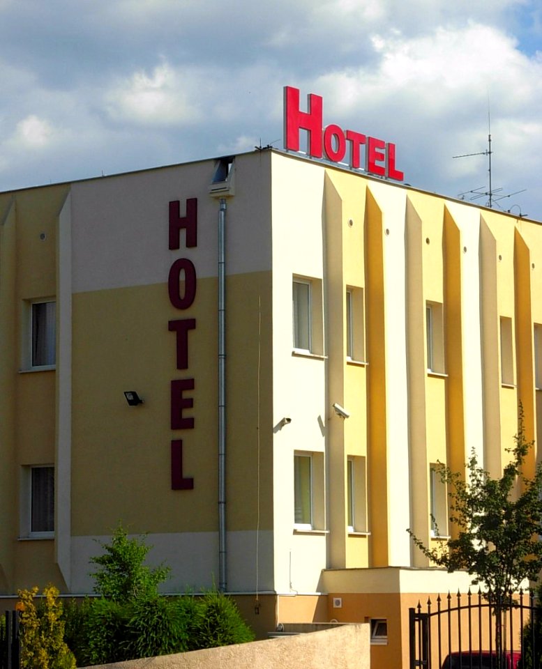 Bdg Hotel przy ul Powstańców Warszawy a