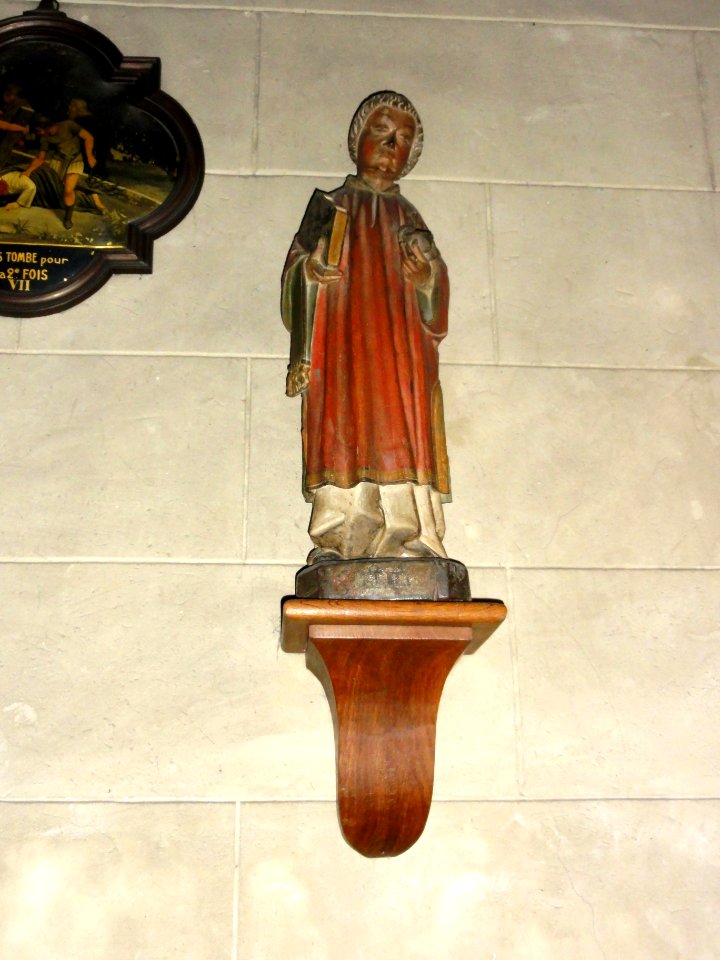 Beaumont-sur-Sarthe (Sarthe) église, statue de saint Rémi