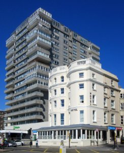 Bedford Towers and West Beach Hotel, 135–136 King's Road, Brighton (September 2015)