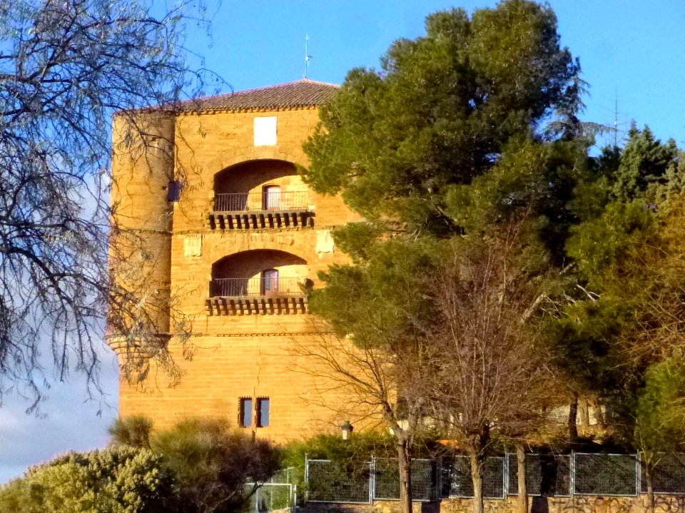 Benavente - Castillo de la Mota y Torre del Caracol (Parador Nacional de Benavente) 19 (cropped)