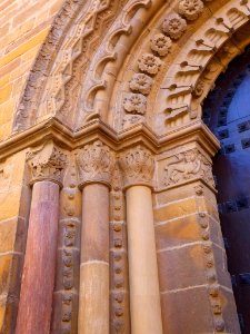 Benavente - Iglesia de Santa María del Azogue, exterior, portadas románicas 02