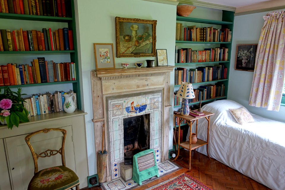 Bedroom - Monk's House - Rodmell, East Sussex, England - DSC05247