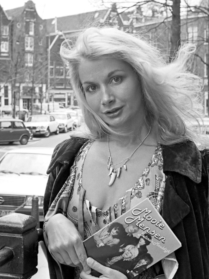 Belinda Meuldijk (1980)