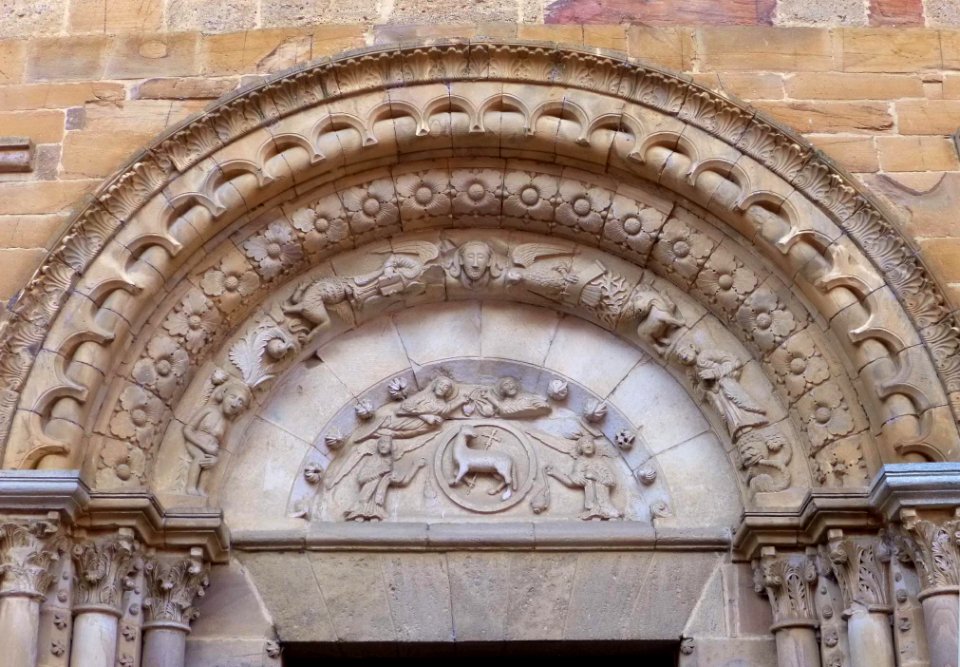 Benavente - Iglesia de Santa María del Azogue, exterior, portadas románicas 05