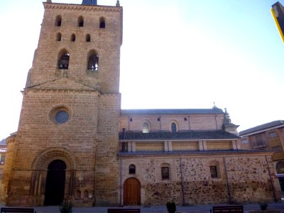 Benavente - Iglesia de Santa María del Azogue, exterior 05
