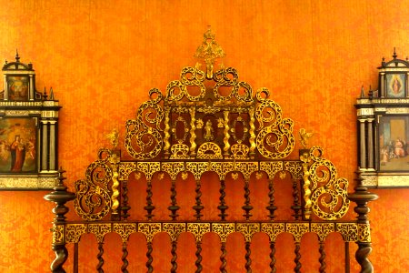Bed, Portuguese style from Portugal or Salamanca, 1650-1700 AD, lignum vitae and bronze - Museo Nacional de Artes Decorativas - Madrid, Spain - DSC07911