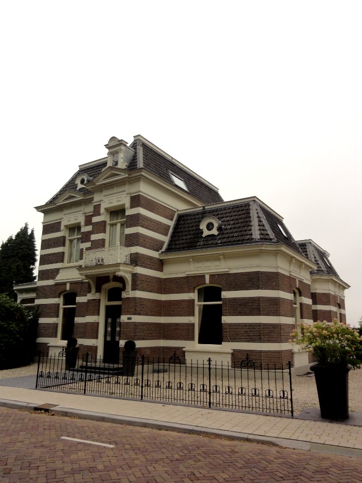 Beek Rijksmonument 522015 Villa Wilhelmina met hekwerk Rijksstraatweg 115