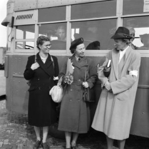 Begeleidster bij bus, Bestanddeelnr 900-7343