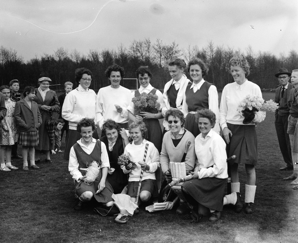 BDHC uit Bloemendaal landskampioene dames hockey, Bestanddeelnr 910-2909
